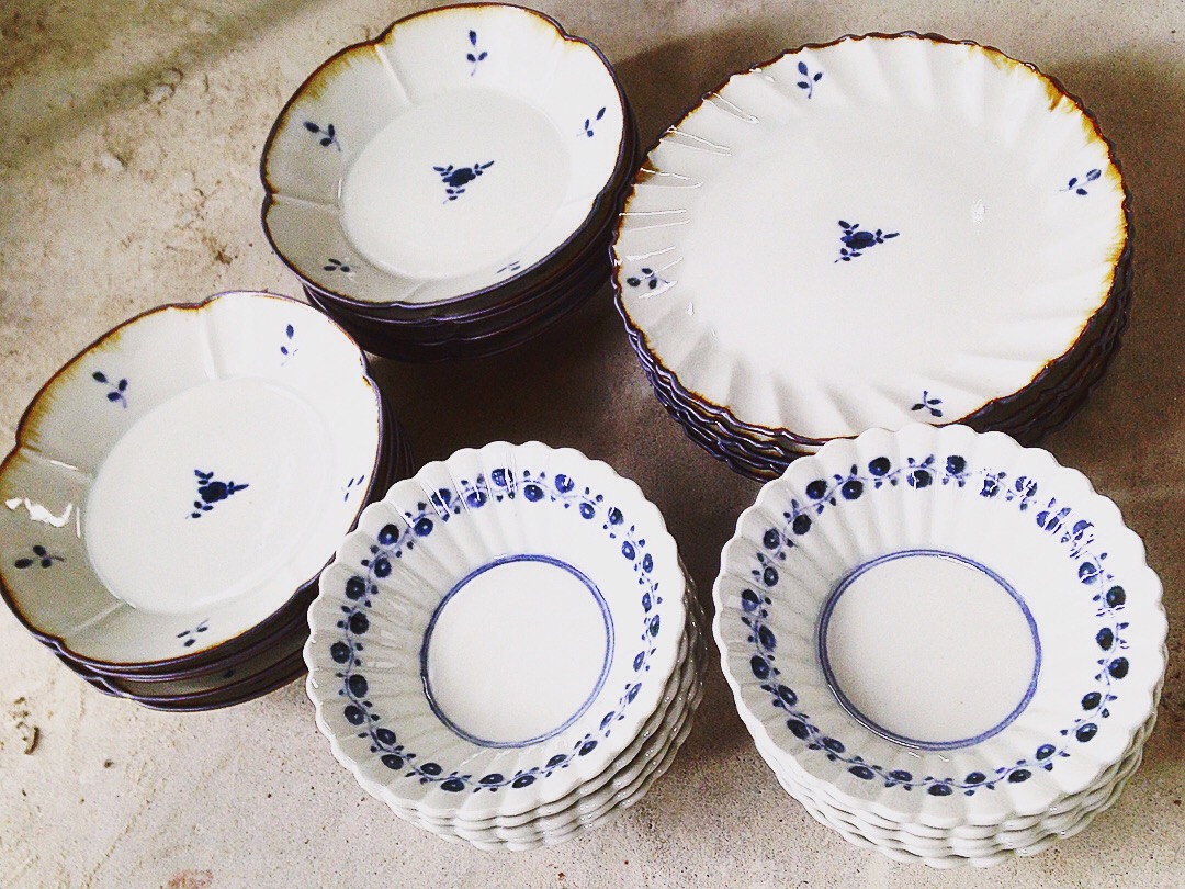 志村和晃　白磁　器　作家 志村和晃 白磁 器 作家 志村和晃 染付だみ花輪花6寸皿